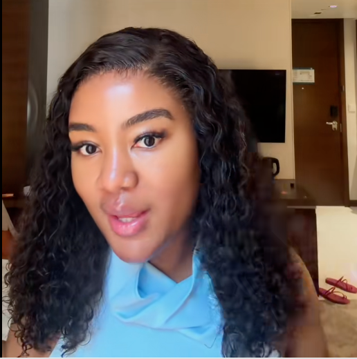 Raw curly frontal
